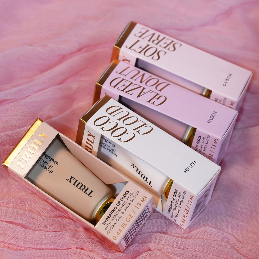 🎀 Truly Hydrating Lip Gloss – Vanilla Baby (Nude Beige) ✨ - Picture 7 of 8